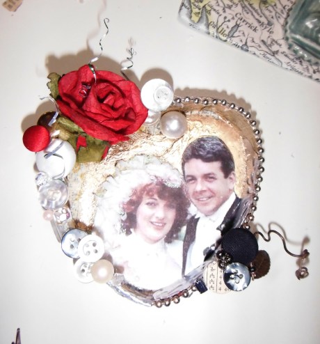 This was my last day in the cabin in the woods, with time to make something fussy. It's back to work tomorrow... so I made hubby's valentine. Shhh, don't tell. 