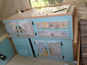 What should I put in that hollow bottom slot? cutting boards? some kind of cover? 